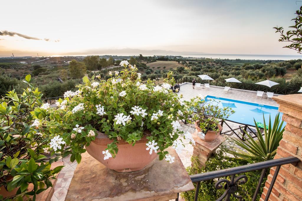 Le Colline Del Gelso-Masseria Mazzei Россано Екстер'єр фото